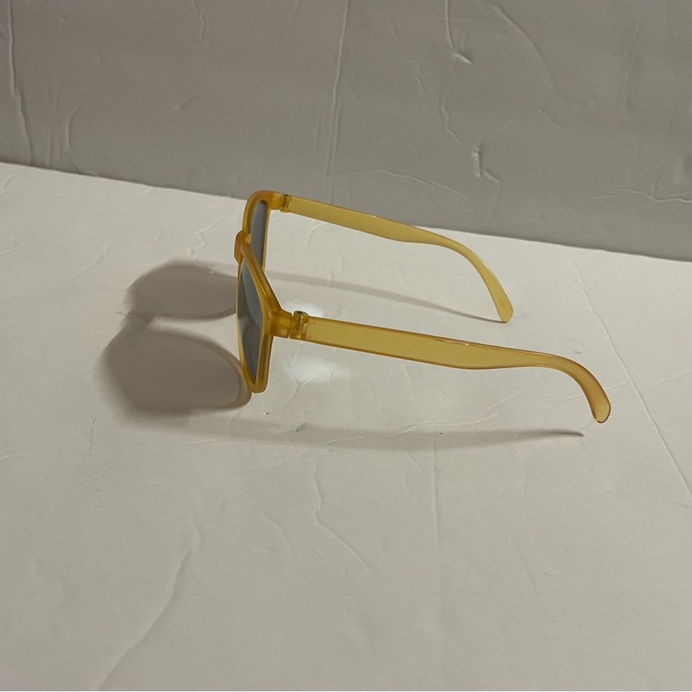 Orange Plastic Sunglasses Wayfarer Lenses Style with Black Case - Picture 3 of 11
